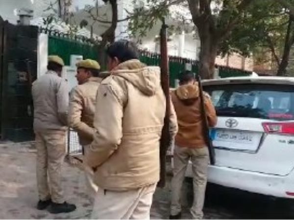 IT department raids at samajwadi party leader resident