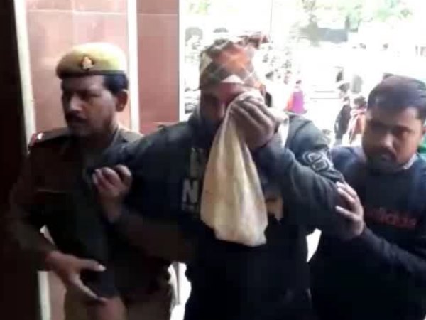 7 कैदियों को बनाया बंधक