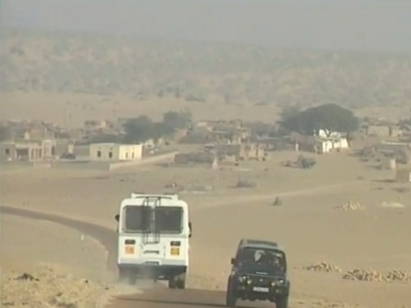 इधर, जैसलमेर में सीमा के पास प्रवेश रोक