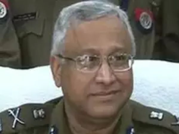 1984 बैच के अधिकारी हैं अहमद