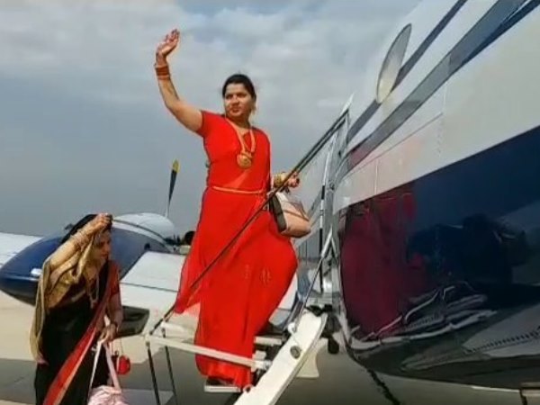 Samajwadi Party leader son marriage procession from chartered plane