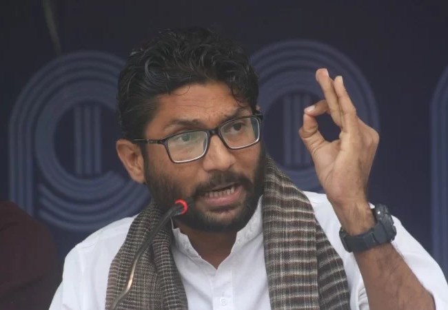 प्रिंसीपल ने कहा कि, आजादी का घोंटा जा रहा दम