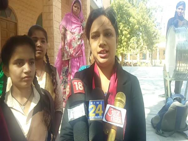 jodhpur School Girls beat the young man on Propose day