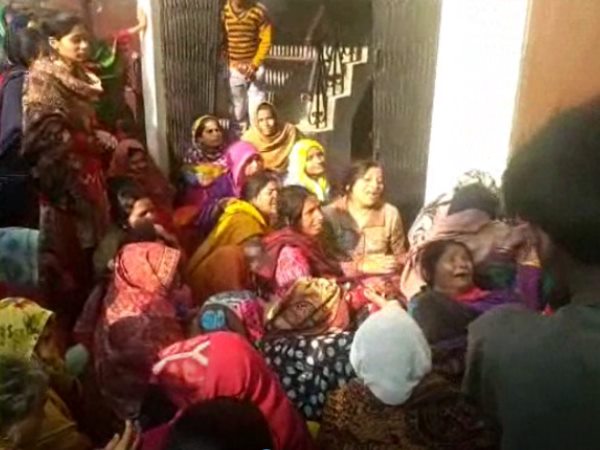 परिवार का रो-रोकर बुरा हाल परिवार का रो-रोकर बुरा हाल