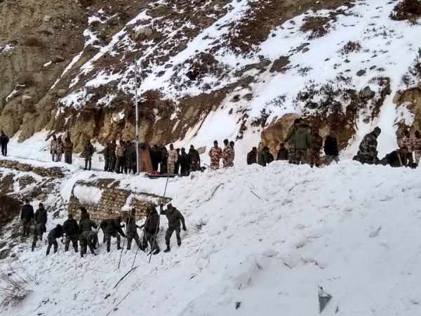 भारी बारिश और बर्फबारी की संभावना भारी बारिश और बर्फबारी की संभावना