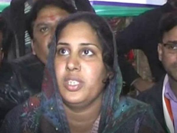 pulwama attack martyr wife honoured in kanpur