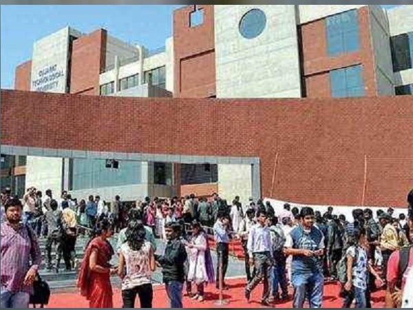 'छात्रों की सुरक्षा सुनिश्चित करने के लिए कदम उठायें' 'छात्रों की सुरक्षा सुनिश्चित करने के लिए कदम उठायें'