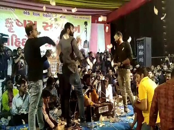 Ek sham shahido ke naam kavi sammelan in Gujarat