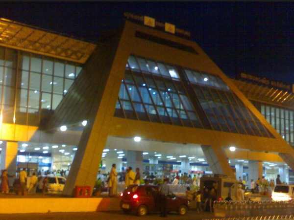 woman held with gold worth Rs 40 Lakhs on ahmedabad airport