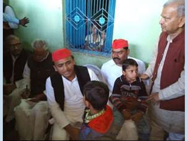 एक करोड़ की मांग 