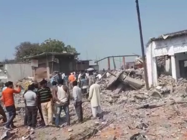 आखिर कहां से आया इतना विस्फोटक आखिर कहां से आया इतना विस्फोटक