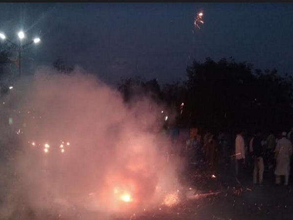 पाकिस्तान के खिलाफ नारे लगाए 