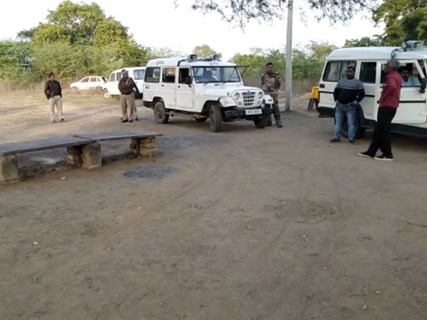  आस-पास के पुलिस थानों का जाब्ता भी तैनात किया