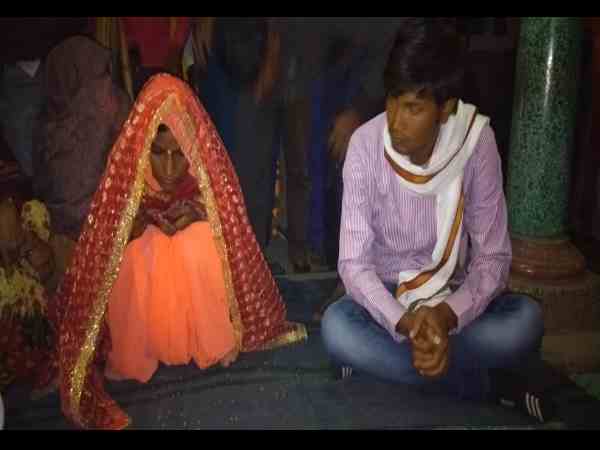 लोगों ने दिया वर-वधू को आशीर्वाद