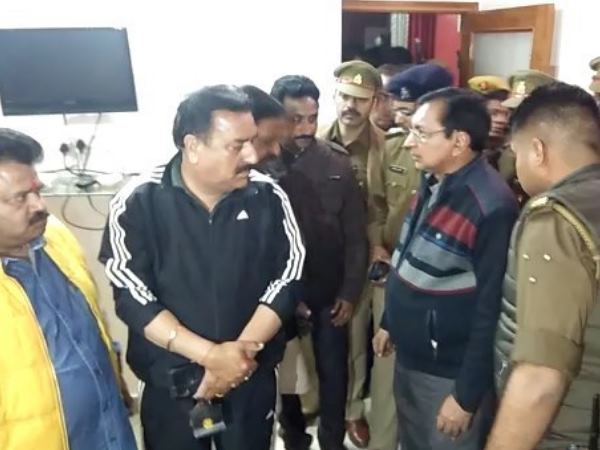 trader hang to death by miscreants after robbery in meerut