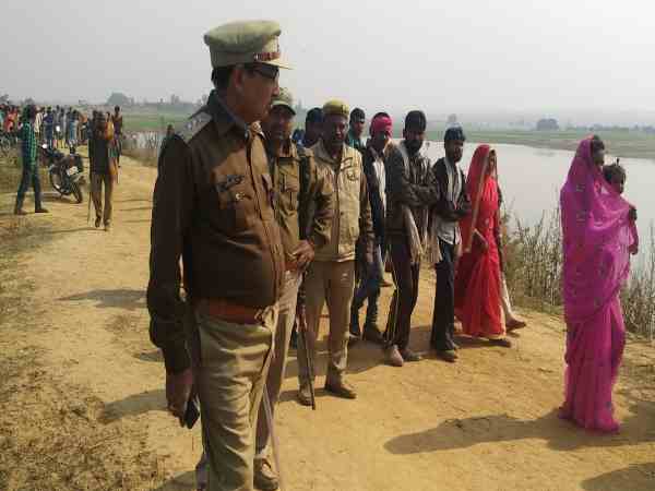 चूड़ी बेचने का काम करता है सरताज