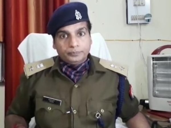 शातिर बदमाश हैं दोनों