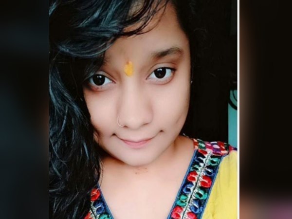 घर में बह रहा खून चाट रहा था कुत्ता