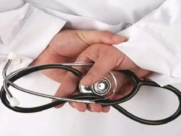 6 लाख रुपए लेकर शव सौंपा