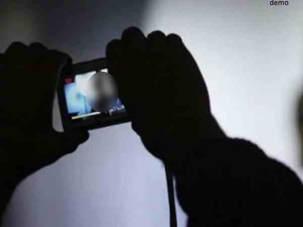 man forced girls to watch obscene video man forced girls to watch obscene video