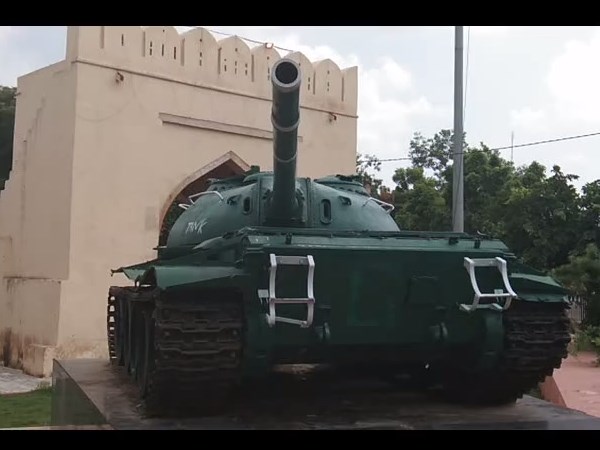 Pakistani tank at Govardhan gate Chauraha of Bharatpur Pakistani tank at Govardhan gate Chauraha of Bharatpur