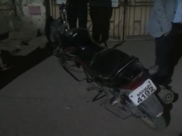 लूट के विरोध में सिर में मारी गोली लूट के विरोध में सिर में मारी गोली