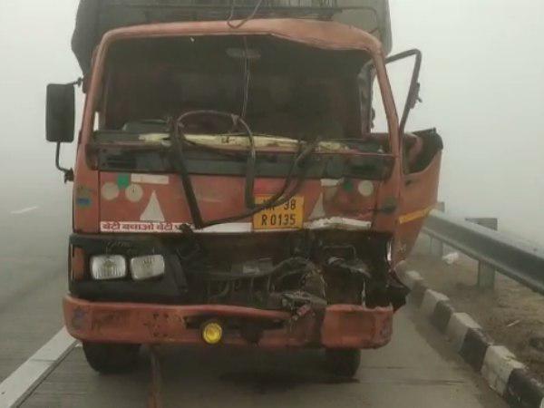 Many vehicles collided in greater noida due to heavy fog