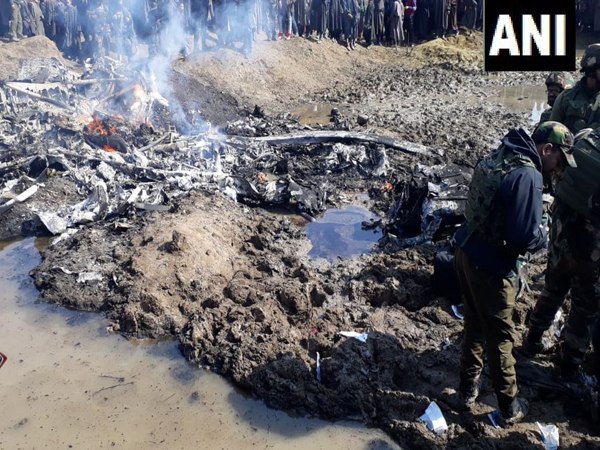 सुबह 10 बजकर 40 मिनट पर हुआ क्रैश