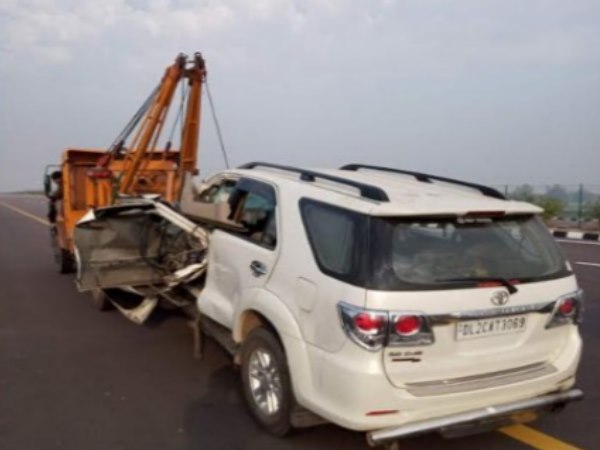 अज्ञात वाहन की टक्कर में तीन की मौत