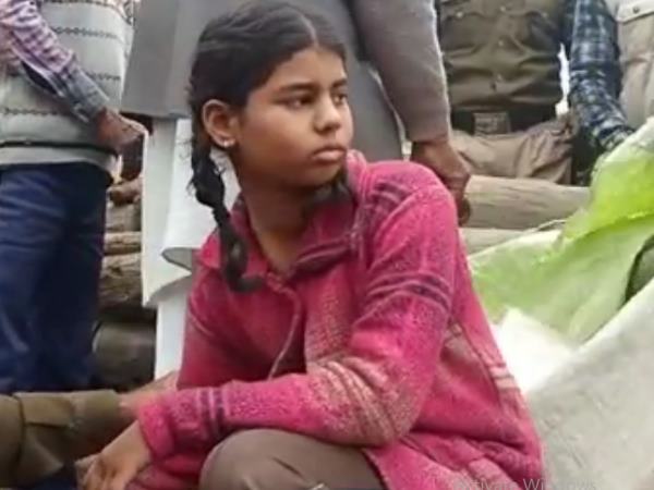 प्रिंसिपल से लिपटकर रो पड़ी