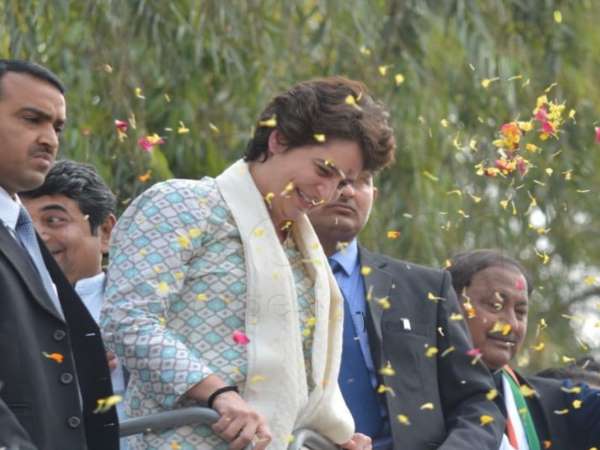 प्रियंका गांधी और ज्योतिरादित्य सिंधिया को यूपी भेजा