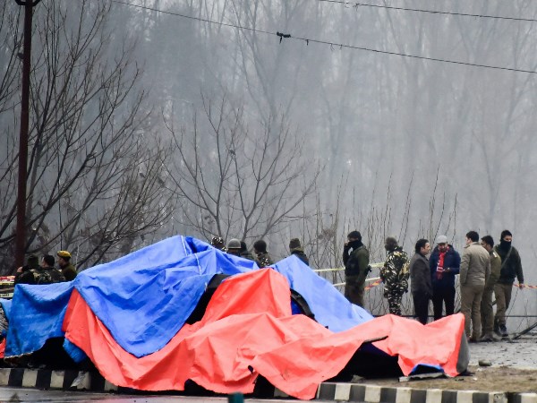 विस्फोट इतना बड़ा था कि, बख्तरबंद वाहन भी नहीं झेल पाते