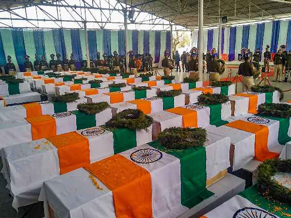 जेल में बंद कैदियों ने प्रशासन को लिखा पत्र जेल में बंद कैदियों ने प्रशासन को लिखा पत्र