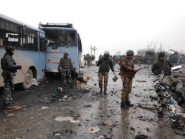 पुलवामा अटैक की साजिश में पुलिस ने सात को हिरासत में लिया पुलवामा अटैक की साजिश में पुलिस ने सात को हिरासत में लिया