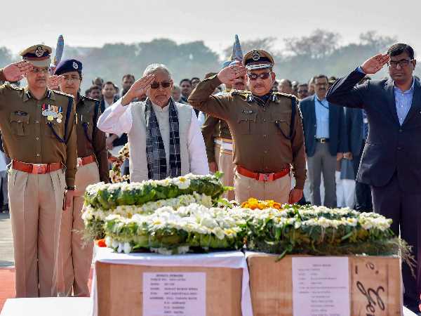 बिहार के शहीद जवानों को नीतीश कुमार ने दी श्रद्धांजलि