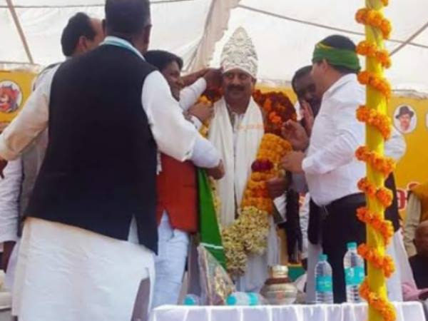 दलित प्रत्याशी को टिकट