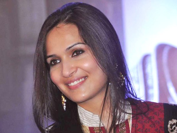 पहली शादी से सौंदर्या को है एक बेटा