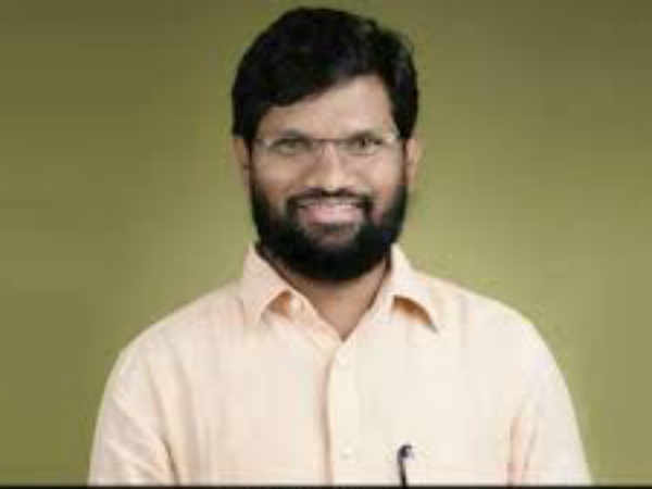 केट काटते ही शुरू हो गया बवाल केट काटते ही शुरू हो गया बवाल