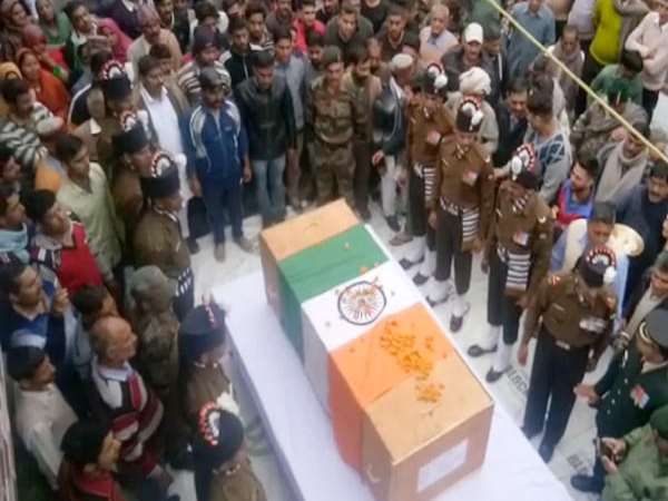 हिमस्खलन में शहीद