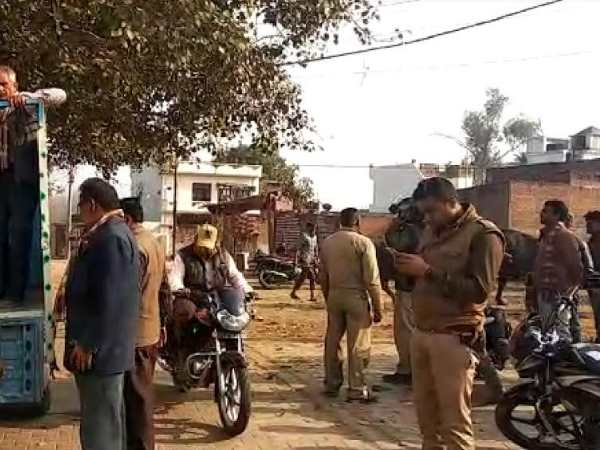 man shocked to see wife hanging from fan in shahjahanpur man shocked to see wife hanging from fan in shahjahanpur