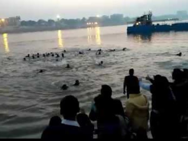 दो बाइक के साथ सवार हुए 19 लोग