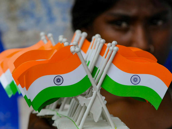 एक दूसरे को दोषी बताते अधिकारी 