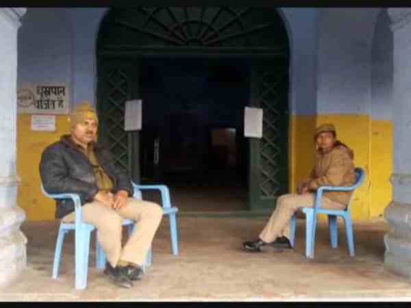 विद्यालय के अध्यापक ने बताया विद्यालय के अध्यापक ने बताया