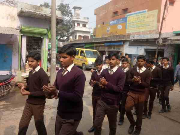 school students pays homage to the soilders martyred in pulwama attack