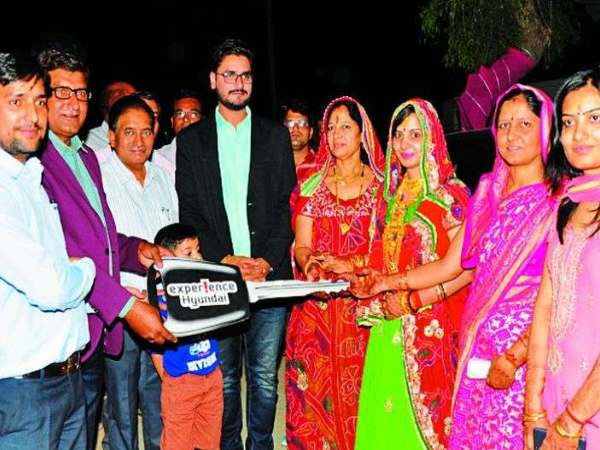 car gift to bride in wedding gift by father in law at Jhunjhunu car gift to bride in wedding gift by father in law at Jhunjhunu
