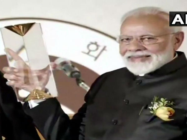 नागरिकों को समर्पित किया पुरस्कार नागरिकों को समर्पित किया पुरस्कार