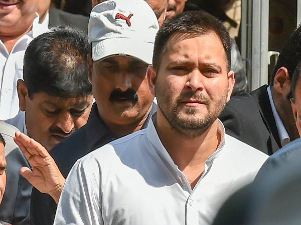 'वे चौकीदार है तो देश की जनता थानेदार है' 