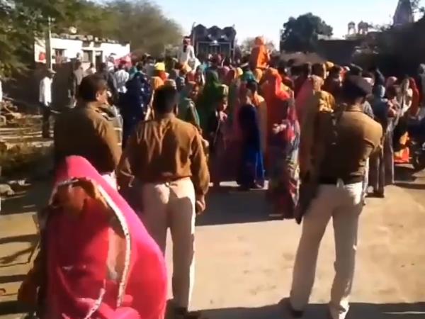 बारात की सुरक्षा में लगे 50 पुलिसकर्मी