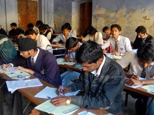 दो पालियों में होगी परीक्षा