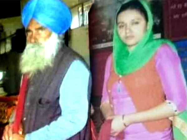 सोशल मीडिया पर वायरल हुईं तस्वीरें